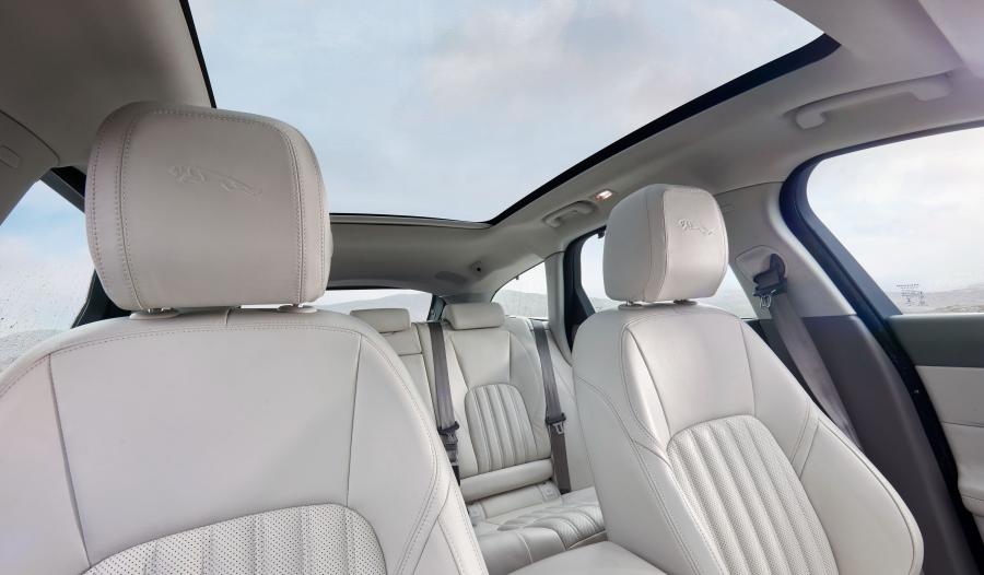 Детали интерьера Jaguar XF S Sportbrake 2017 года  (WW) (фото 45 из 67)